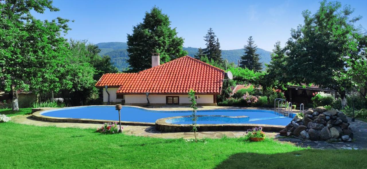 Villa Хаджикольовата Къща Medven Exterior foto